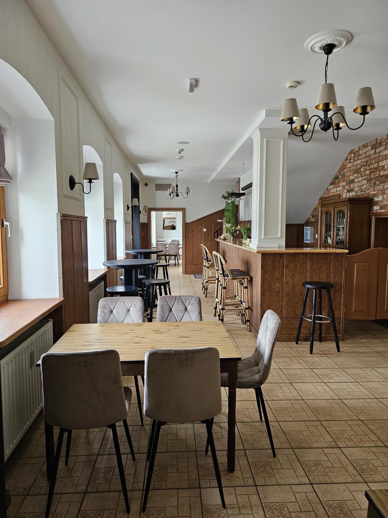 Zajazd Zamkowy - Schloßgasthof Krąg Exterior foto