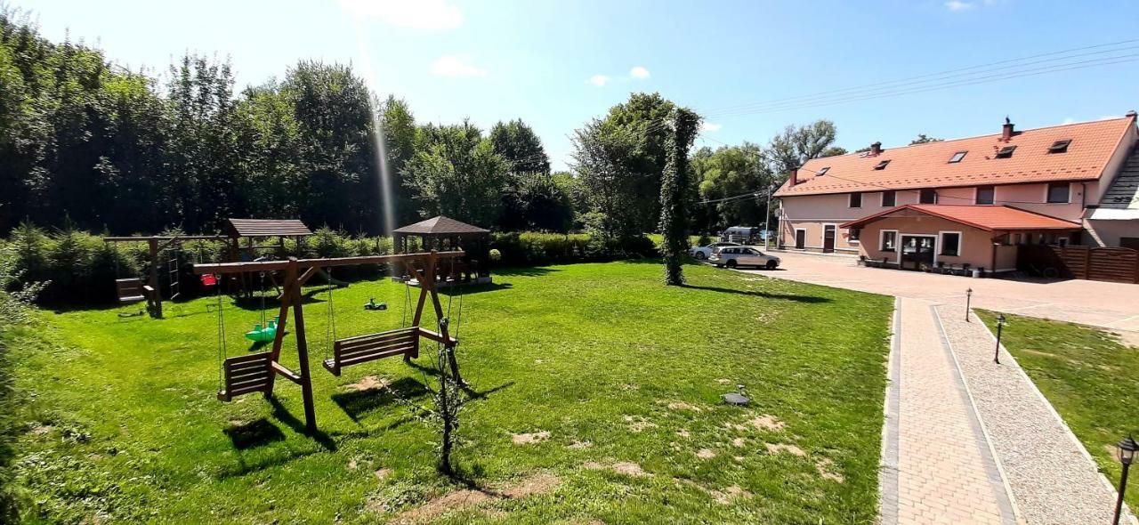 Zajazd Zamkowy - Schloßgasthof Krąg Exterior foto